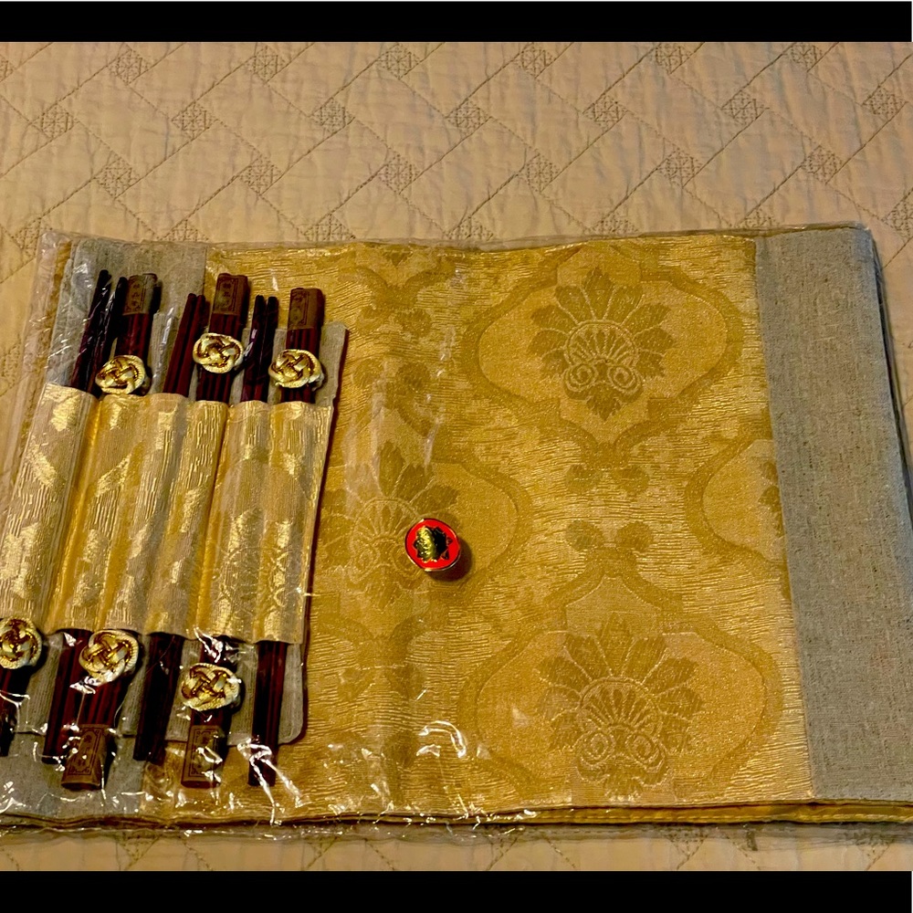 Brand New Set of 6 Chopsticks & Placemats
